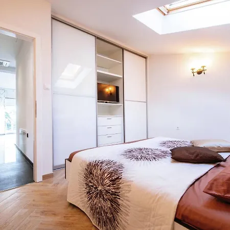 Luxurious In With Garden Appartement