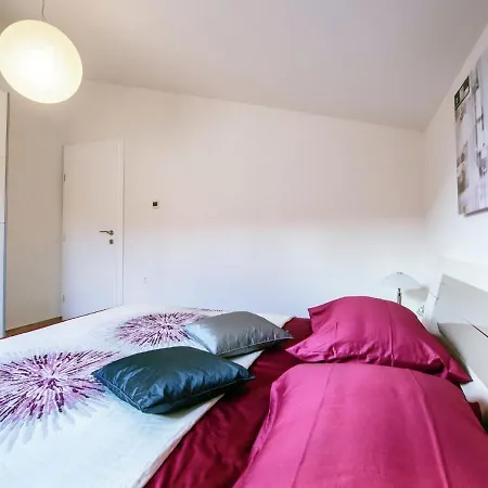 Luxurious In With Garden Apartament *